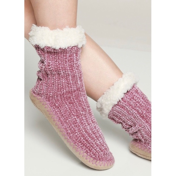 Shoes - 🆕 “Cozy Up” Chenille Plush Slipper Socks